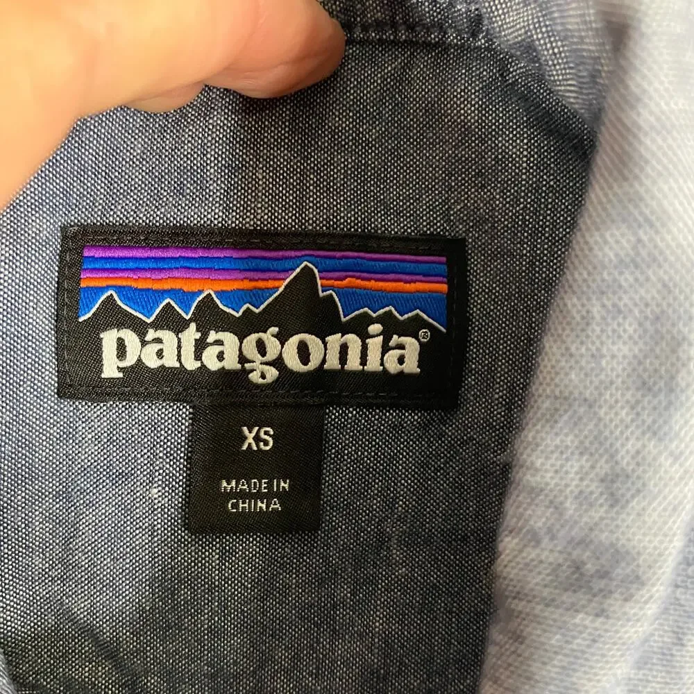Patagonia Men's Gray Chambray Button-Down Shirt XS Casual Short Sleeve Slim Fit - Picture 3 of 8